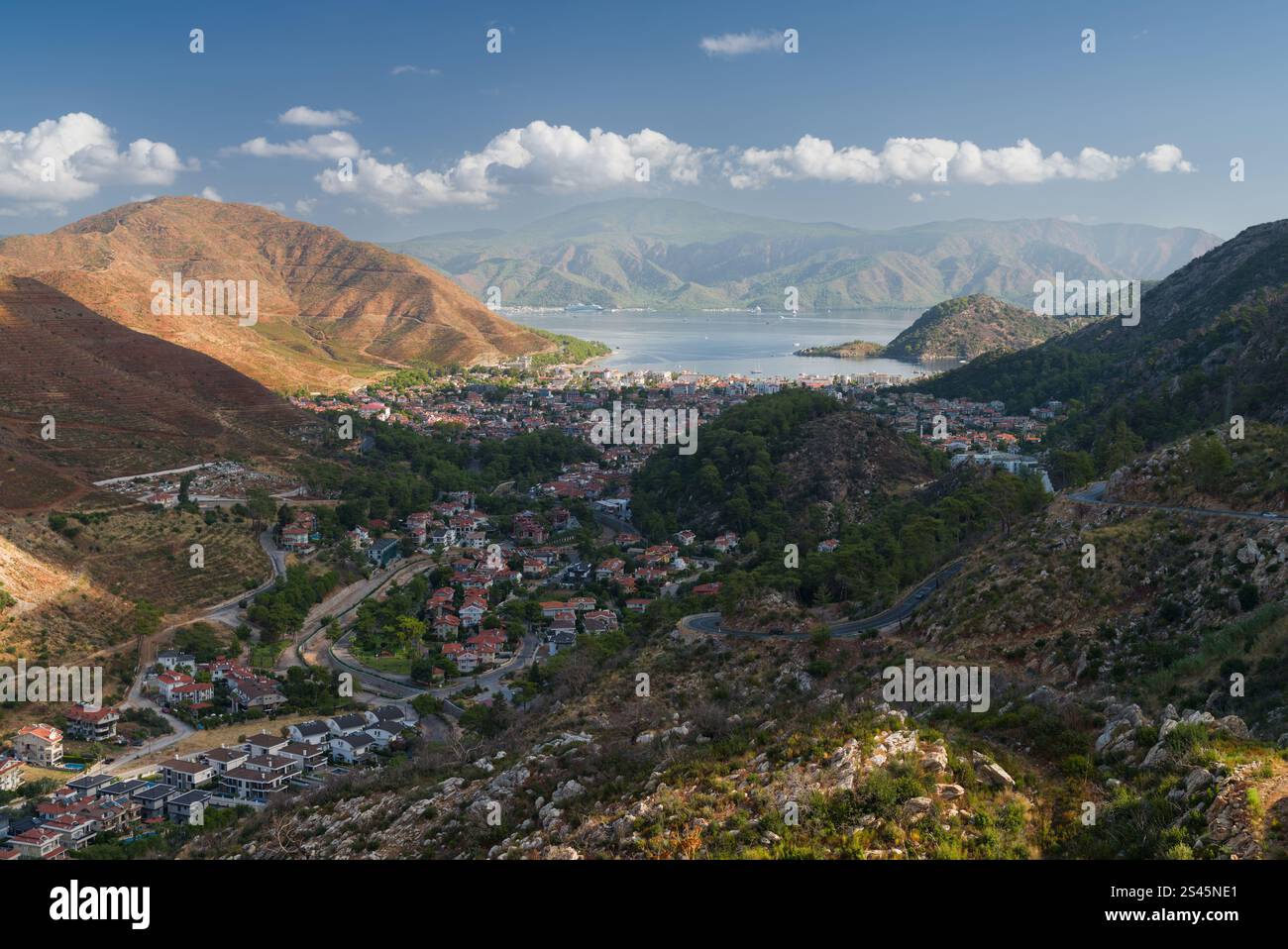 Villaggio vacanze Icmeler a Marmaris Bay. Clima mediterraneo. È una famosa città turistica vicino al distretto di Marmaris nella provincia di Mugla, Turchia Foto Stock