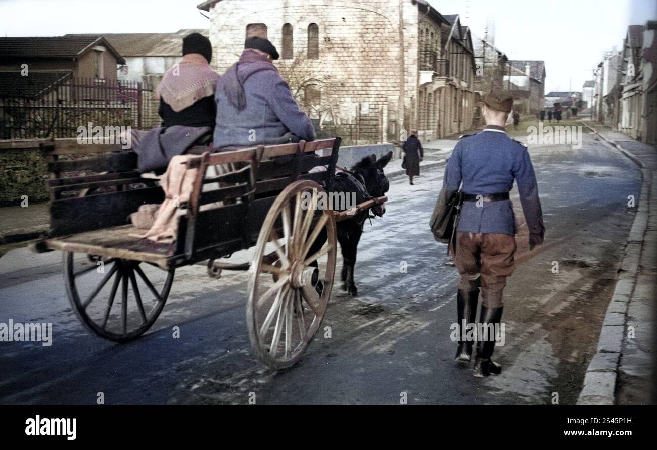 Pass famiglia francese soldato tedesco nella Francia occupata gennaio 1944 soldato dell'esercito tedesco della seconda guerra mondiale, Francia Foto Stock