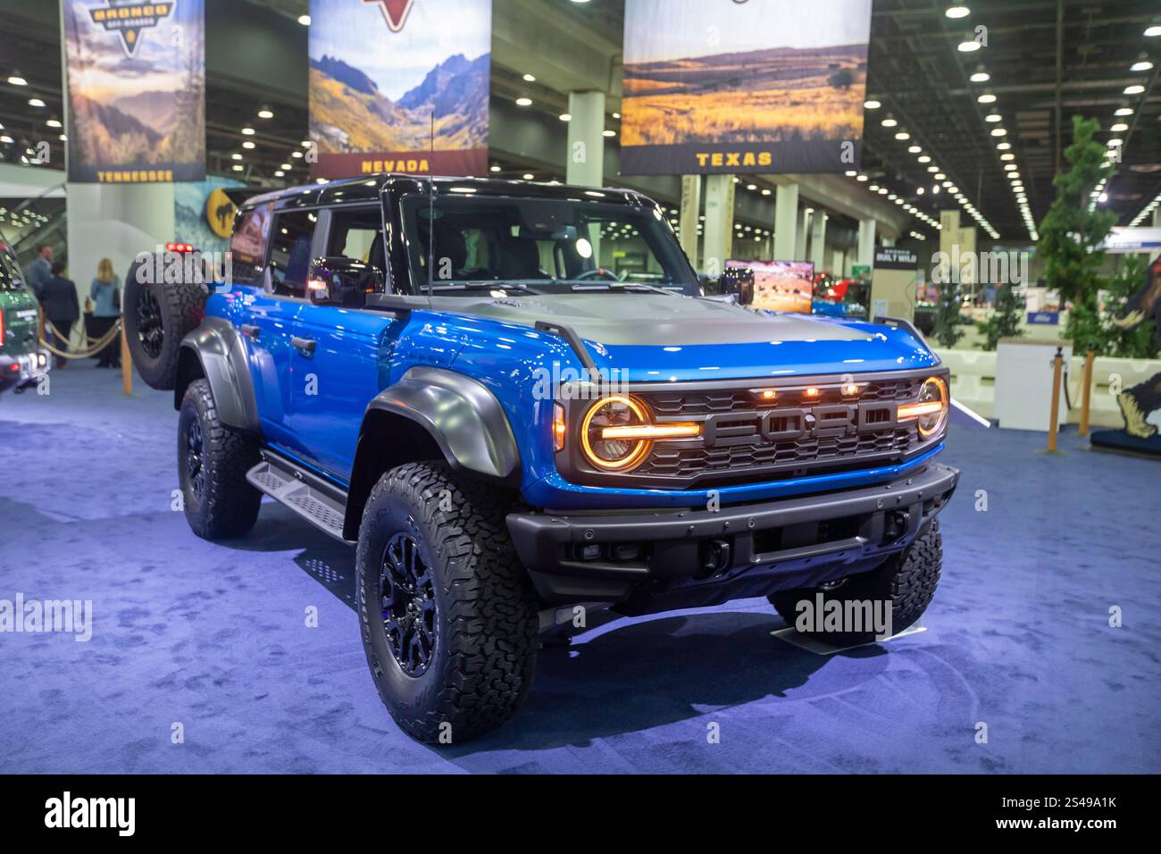 Detroit, Michigan, Stati Uniti. 10 gennaio 2025. La Ford Bronco Raptor fu esposta al Detroit Auto Show del 2025. Crediti: Jim West/Alamy Live News Foto Stock