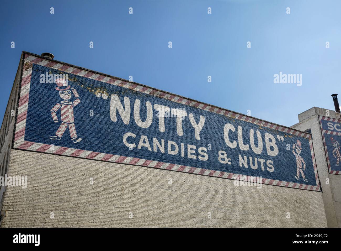 L'edificio Scott-Bathgate Nutty Club Ltd che ha chiuso nel dicembre 2023, Winnipeg, Manitoba, Canada Foto Stock