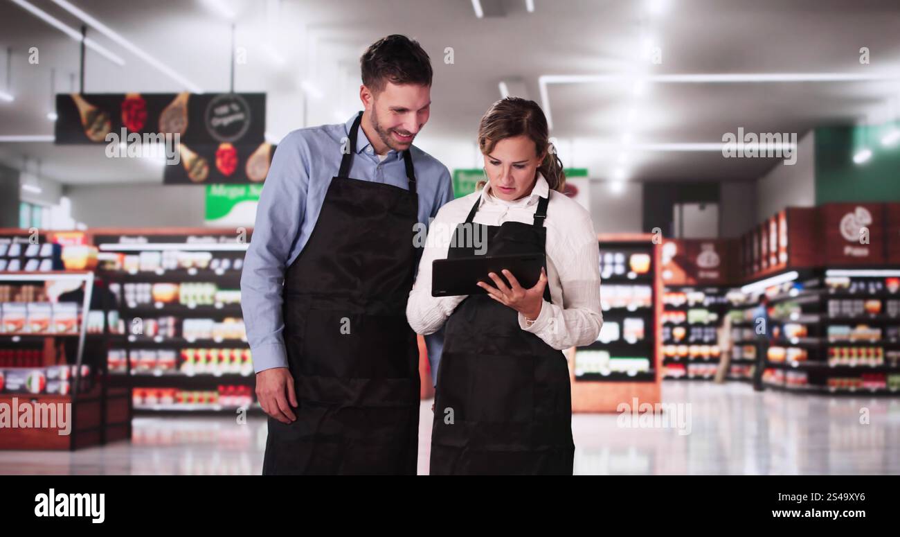 Formazione di un supermercato o di un supermercato. Inserimento di nuovi dipendenti Foto Stock