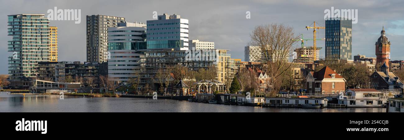 Panorama di Amsterdam Amstelkwartier, Un quartiere moderno vicino al fiume Amstel Foto Stock
