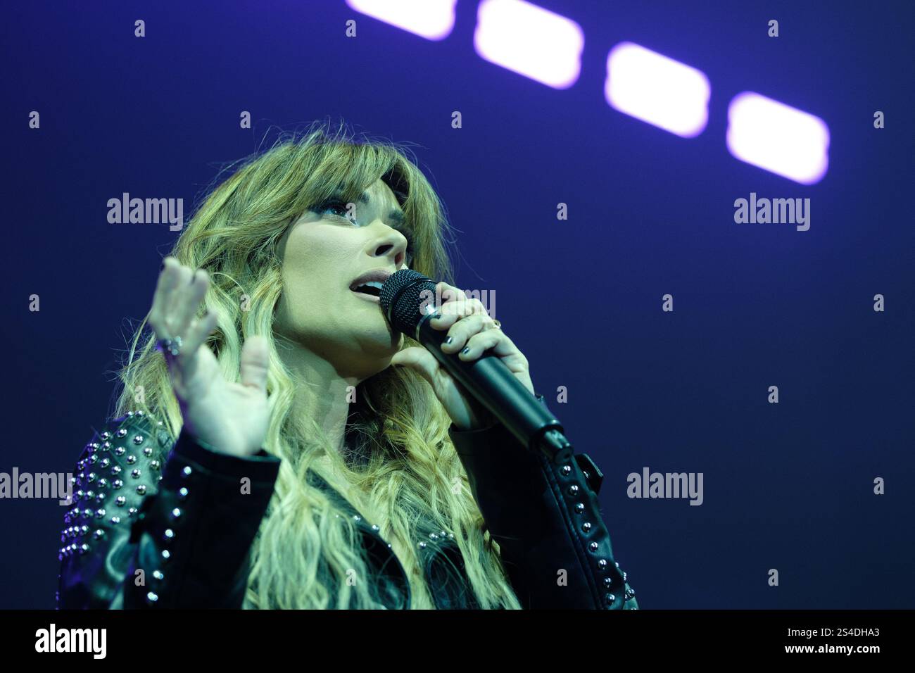 Madrid, Spagna. 11 gennaio 2025. La cantante Kany Garcia si esibisce alla Movistar Arena di Madrid l'11 gennaio 2025 Spagna Credit: SIPA USA/Alamy Live News Foto Stock