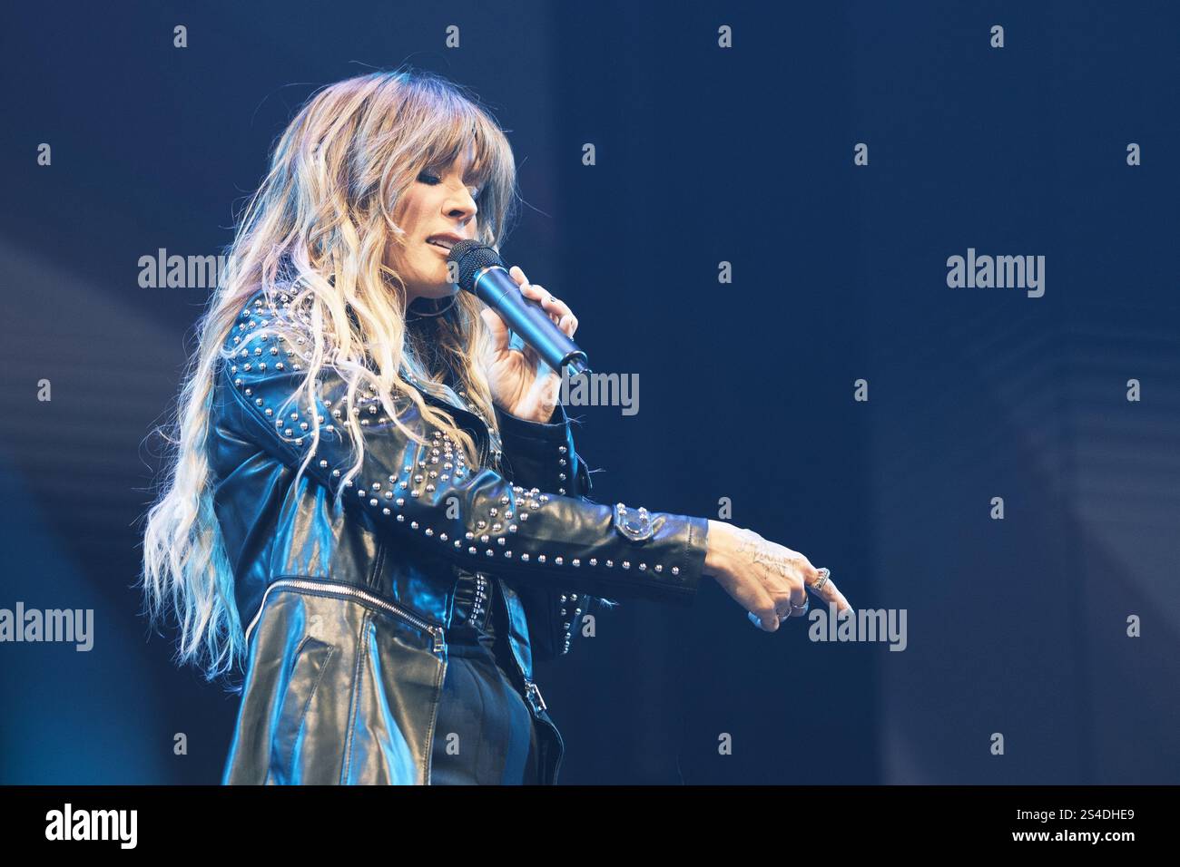 Madrid, Spagna. 11 gennaio 2025. La cantante Kany Garcia si esibisce alla Movistar Arena di Madrid l'11 gennaio 2025 Spagna Credit: SIPA USA/Alamy Live News Foto Stock