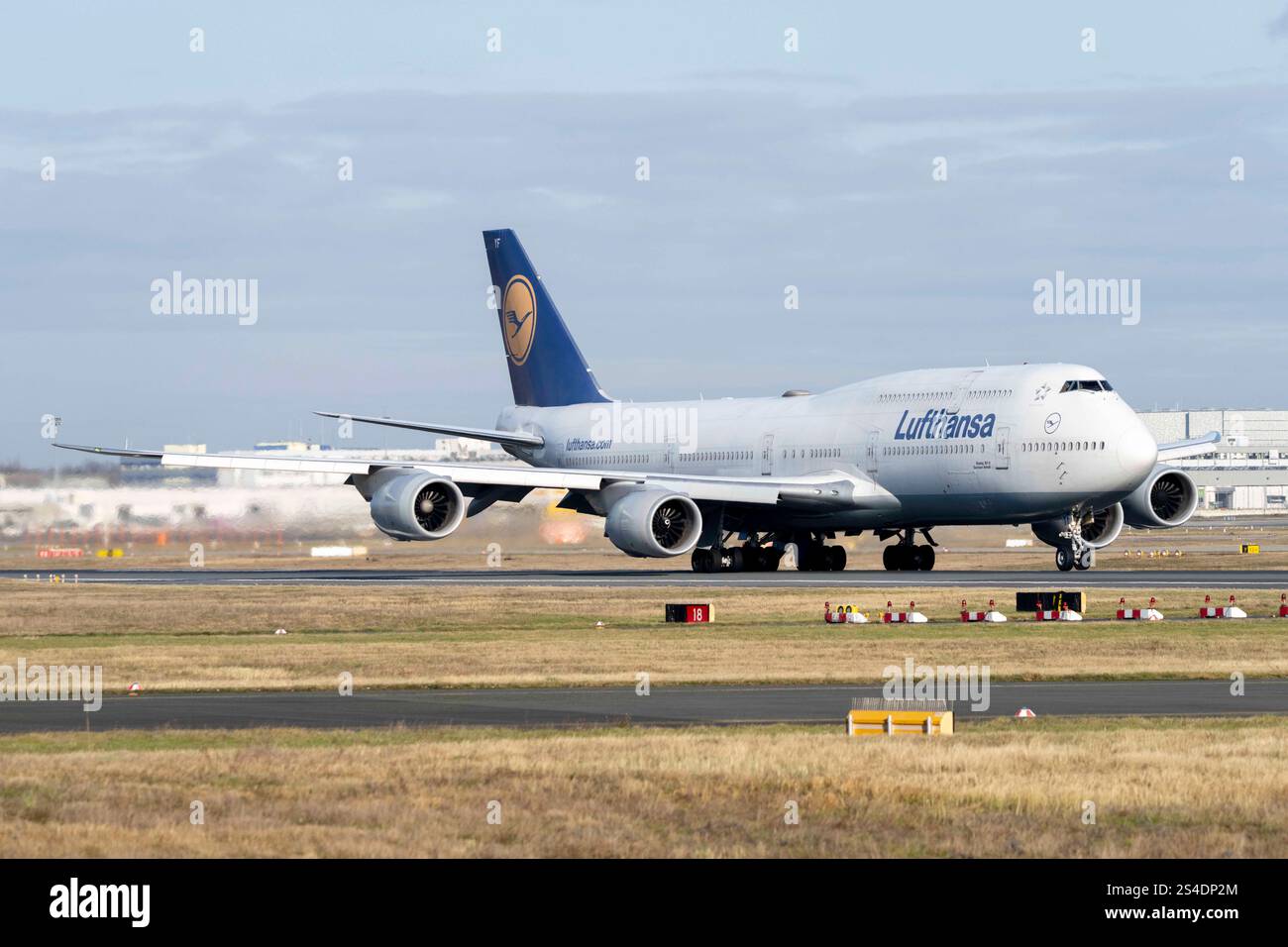 Francoforte sul meno, Assia, Germania. 11 gennaio 2025. Lufthansa Boeing 747-8 Sachsen-Anhalt all'aeroporto di Francoforte, registrazione D-ABYF (Credit Image: © Andreas Stroh/ZUMA Press Wire) SOLO PER USO EDITORIALE! Non per USO commerciale! Foto Stock