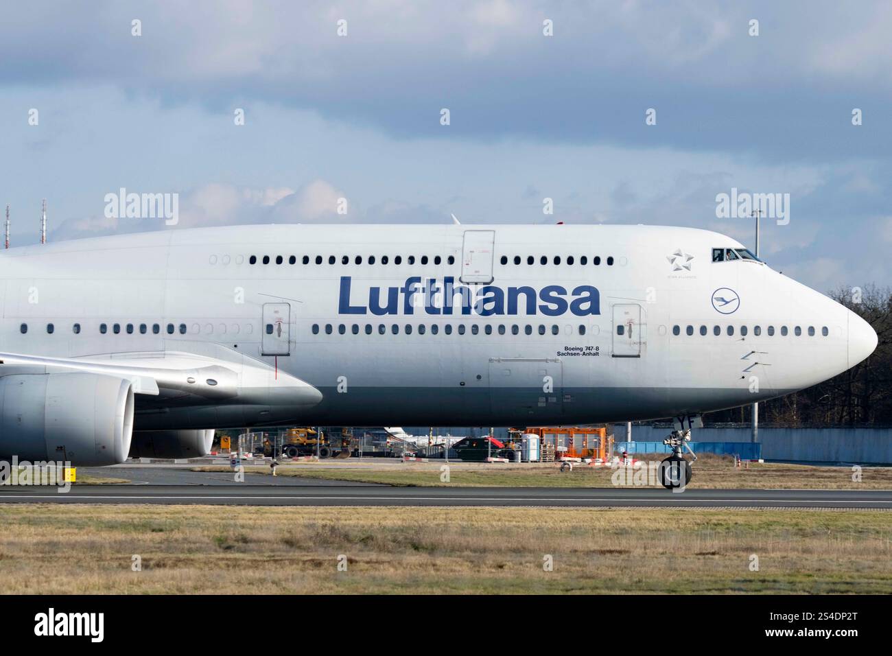 Francoforte sul meno, Assia, Germania. 11 gennaio 2025. Lufthansa Boeing 747-8 Sachsen-Anhalt all'aeroporto di Francoforte, registrazione D-ABYF (Credit Image: © Andreas Stroh/ZUMA Press Wire) SOLO PER USO EDITORIALE! Non per USO commerciale! Foto Stock