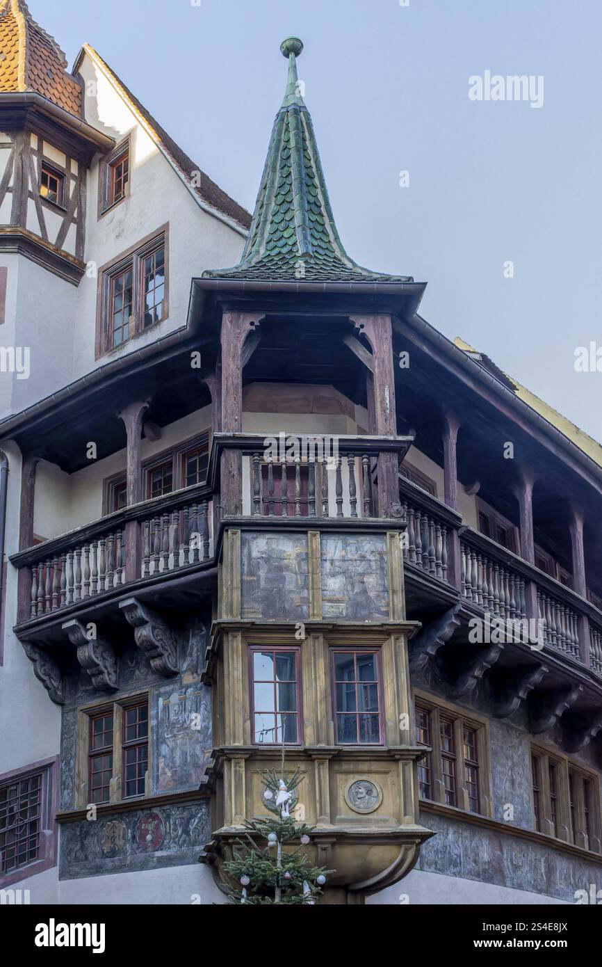 Dettaglio del famoso edificio storico del 1537 Haus Pfister (Maison Pfister) con una facciata raffigurante scene religiose, Colmar, Alsazia, dipartimento Foto Stock