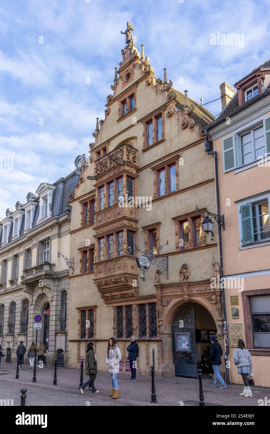 Famoso edificio storico rinascimentale tedesco del 1609 Casa principale dell'architetto Albert Schmidt, con 106 teste o maschere grottesche in Rue des Tetes Foto Stock