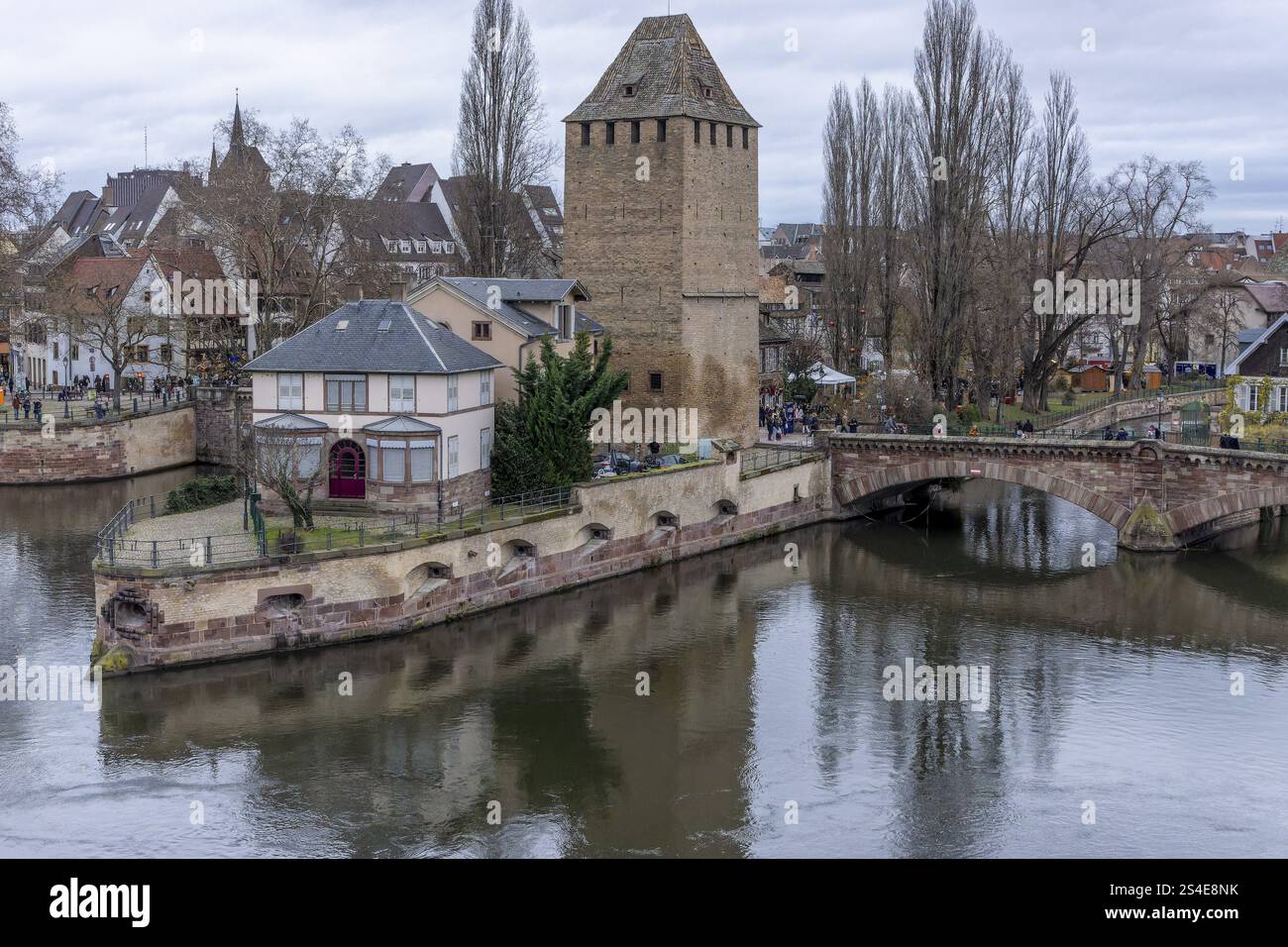 Ponts Couverts de Strasbourg Ponte sul fiume Ill con la Torre di Heinrich, la Petite France, Strasburgo, Alsazia, dipartimento Bas-Rhin, Francia, EUR Foto Stock