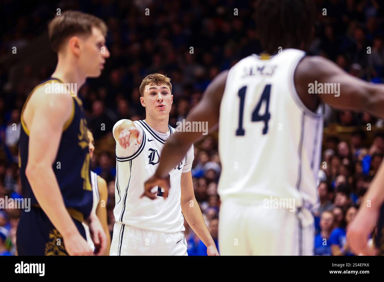 January 11, 2025: Duke guard Cooper Flagg (2) pointing. NCAA basketball game between Notre Dame University and Duke University at Cameron Indoor Stadium, Durham, North Carolina. David Beach/CSM (Credit Image: © David Beach/Cal Sport Media) (Cal Sport Media via AP Images) Foto Stock