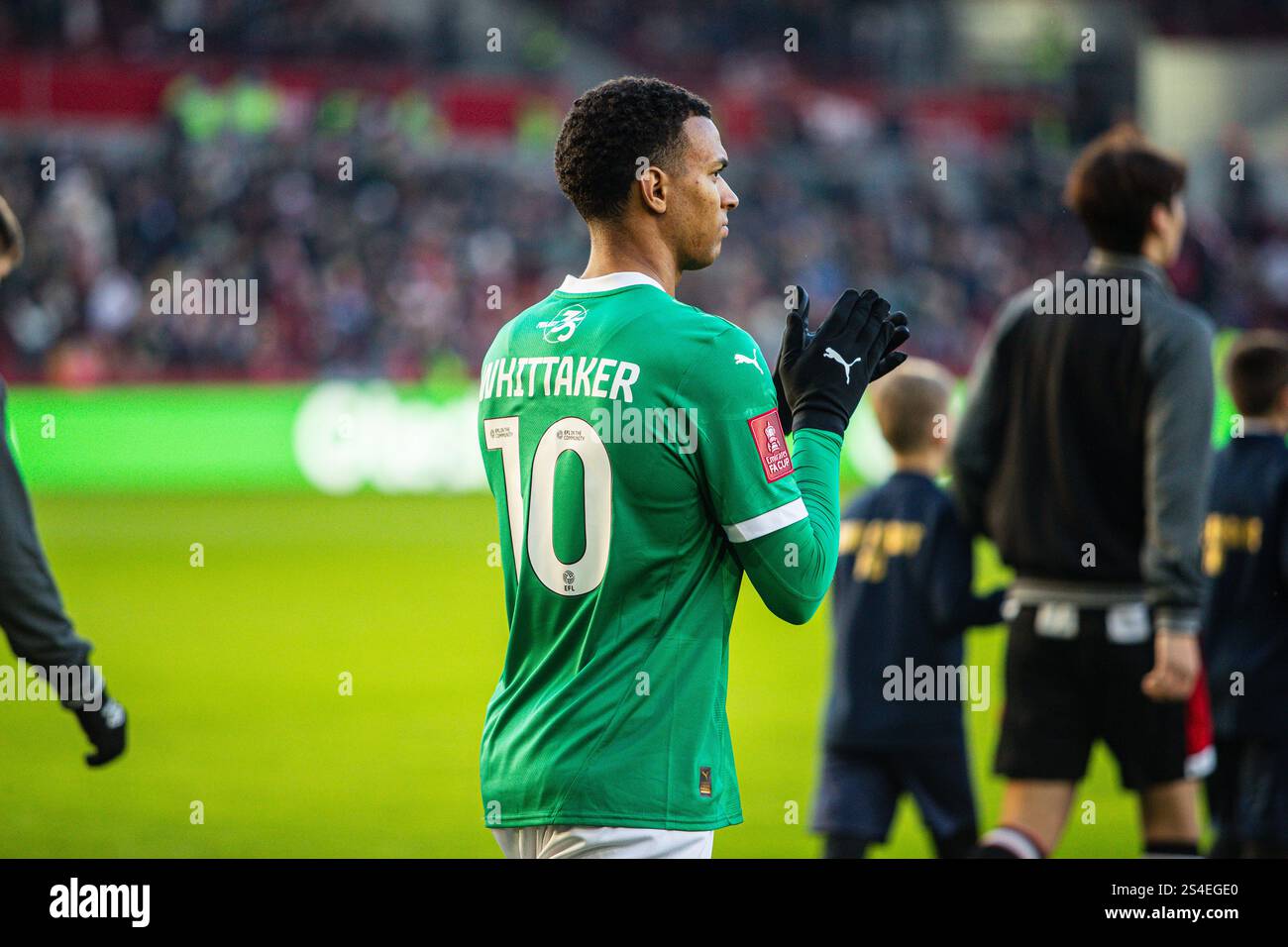 Morgan Whittaker esce e batte i tifosi nella fa Cup, Brentford FC vs Plymouth Argyle 11/01/25 Foto Stock
