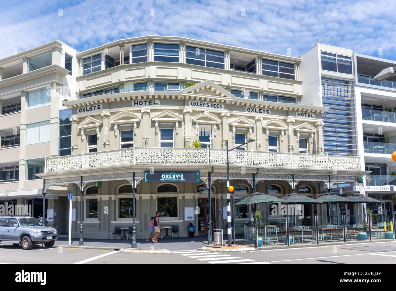 Facciata restaurata del XIX secolo dell'Oxley's Hotel, London Quay, Picton (Waitohi), Marlborough Region, South Island, nuova Zelanda Foto Stock