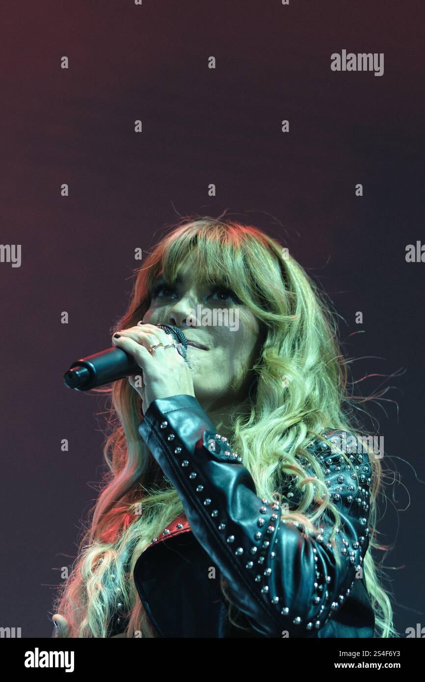 La cantante Kany Garcia si esibisce alla Movistar Arena di Madrid l'11 gennaio 2025 in Spagna Foto Stock