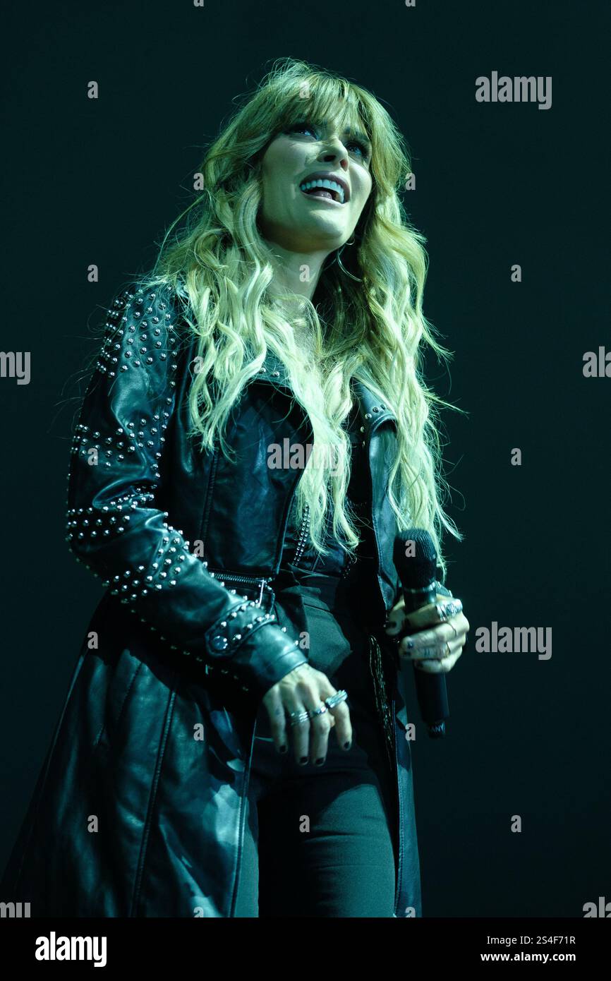 La cantante Kany Garcia si esibisce alla Movistar Arena di Madrid l'11 gennaio 2025 in Spagna Foto Stock