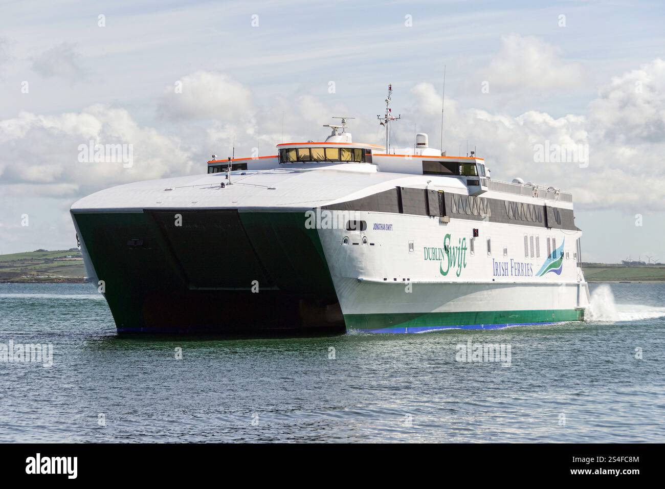Jonathan Swift, un catamarano della serie Austal Auto Express, operato dalla Irish Ferries sul loro servizio Dublin Swift tra Dublino e Holyhead. Foto Stock