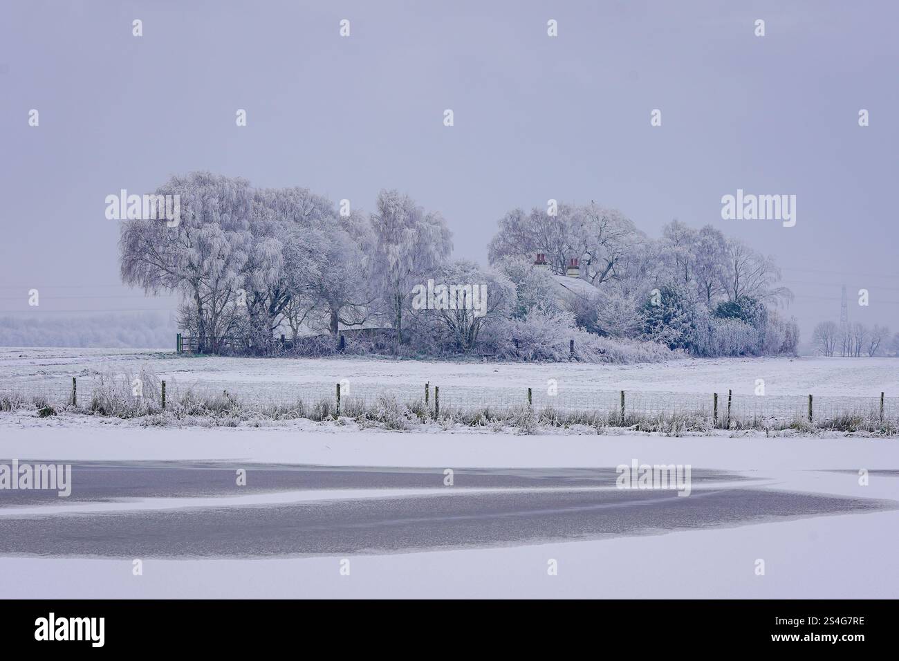 Il 2025 inizia con una copertura di neve a Warrington, sabato 11 gennaio 2025. Credito: James Giblin Photography. Foto Stock