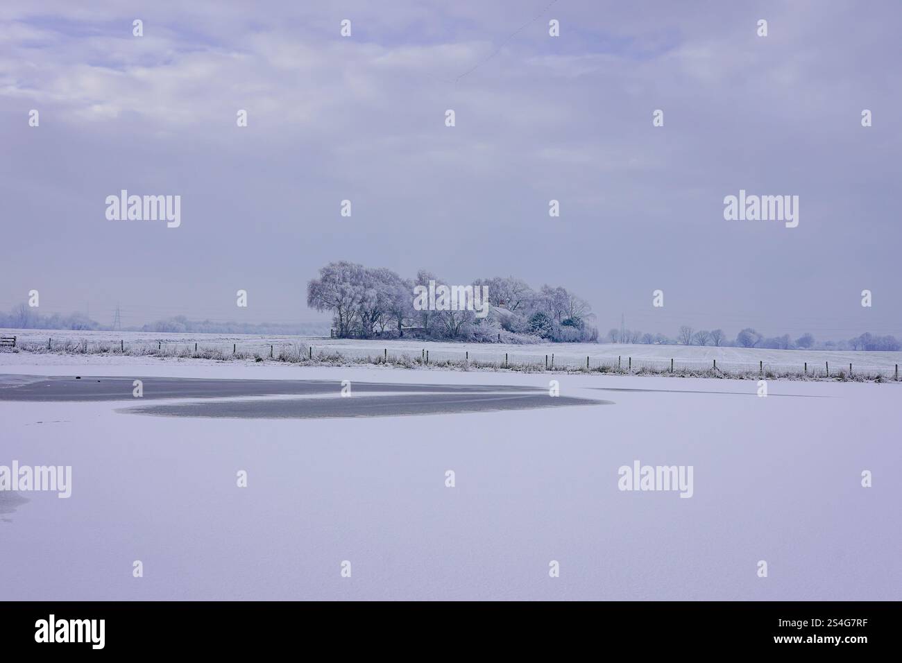 Il 2025 inizia con una copertura di neve a Warrington, sabato 11 gennaio 2025. Credito: James Giblin Photography. Foto Stock