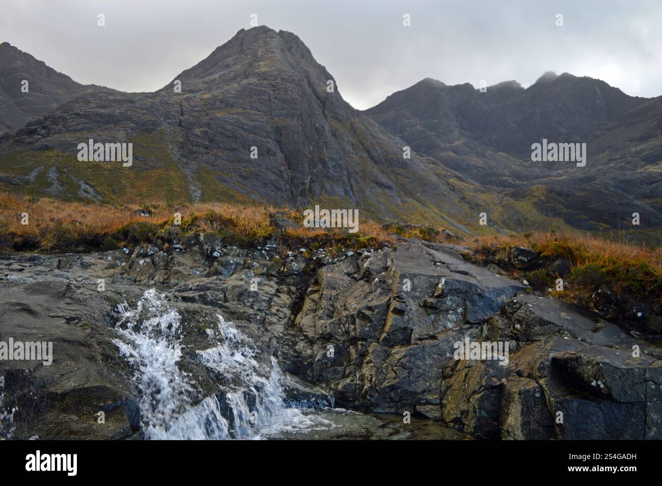 Piscine fatate e montagne Cuillin, Isola di Skye Foto Stock