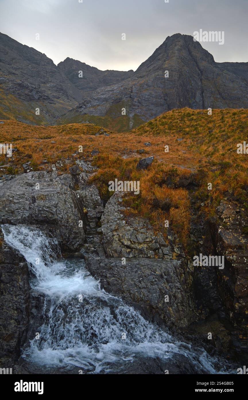 Piscine fatate e montagne Cuillin, Isola di Skye Foto Stock