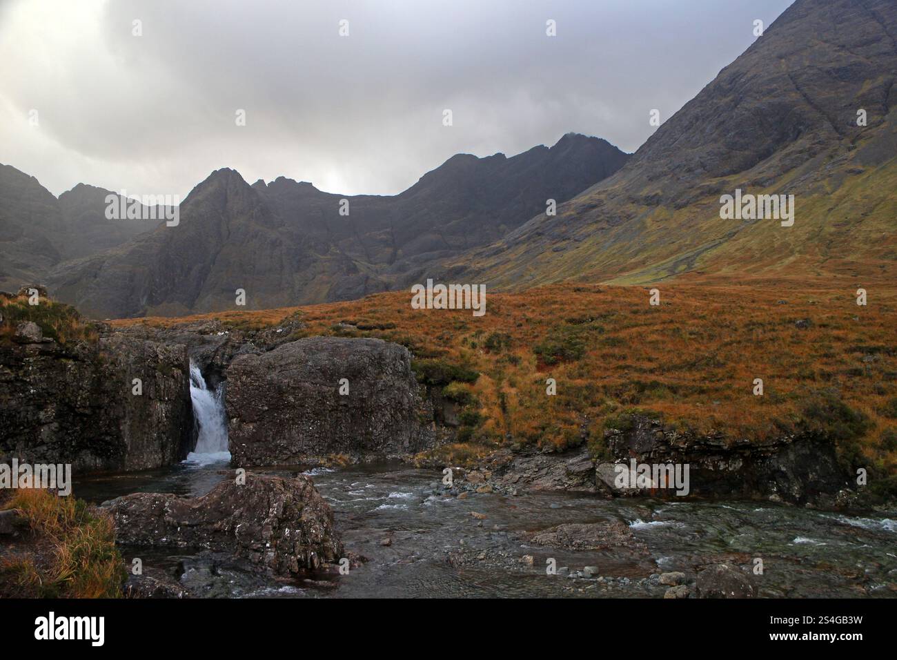 Piscine fatate e montagne Cuillin, Isola di Skye Foto Stock
