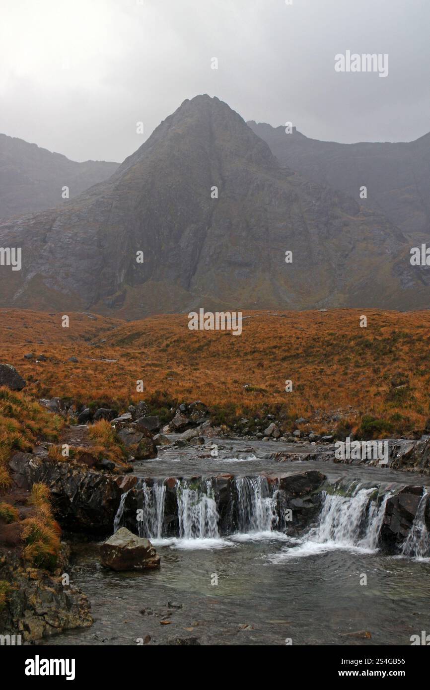 Piscine fatate e montagne Cuillin, Isola di Skye Foto Stock