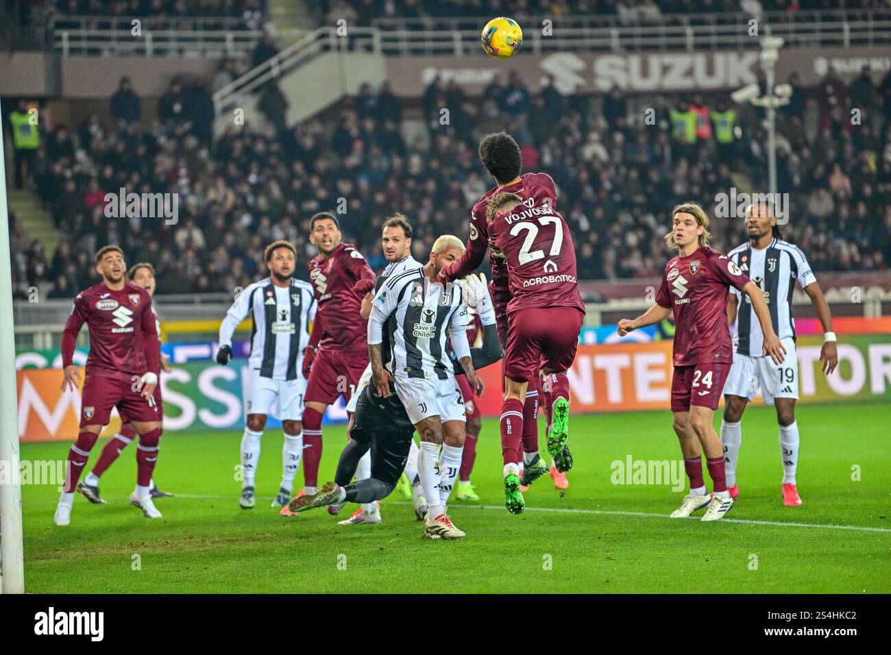 Torino, Italia. 11 gennaio 2025. Saul Coco (23) e Mergim Vojvoda (27) di Torino visti durante la partita di serie A tra Torino e Juventus allo Stadio Olimpico di Torino. Credito: Gonzales Photo/Alamy Live News Foto Stock