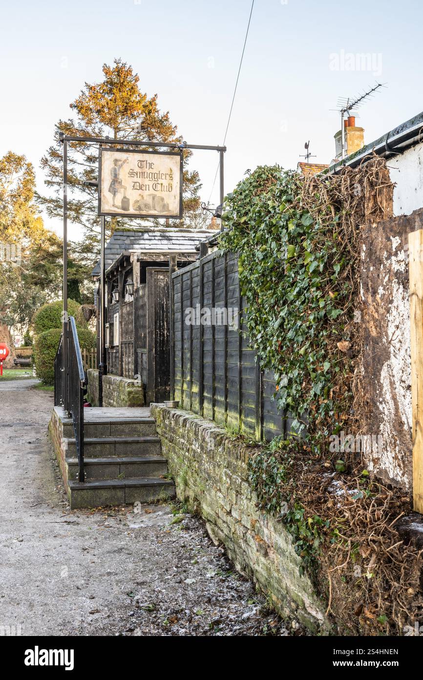 Lo Smugglers Inn è un club privato di bevande nello storico villaggio di Hullbridge nell'Essex sul fiume Crouch Foto Stock