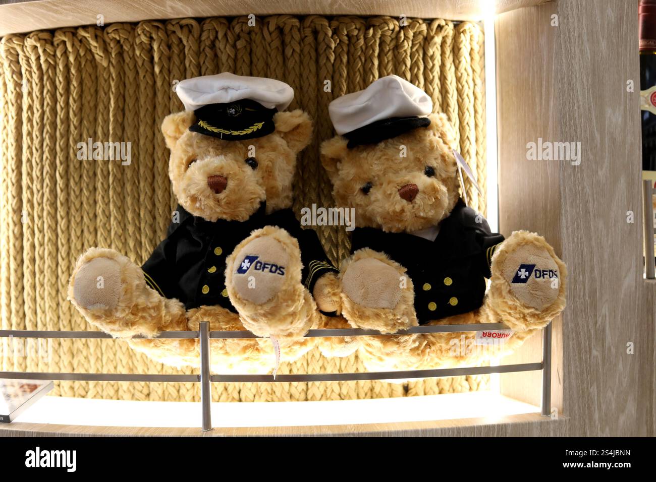 Vista generale della merce di peluche del DFDS Ferry a bordo del traghetto da Newhaven a Dieppe sulla costa meridionale del Regno Unito. Foto Stock