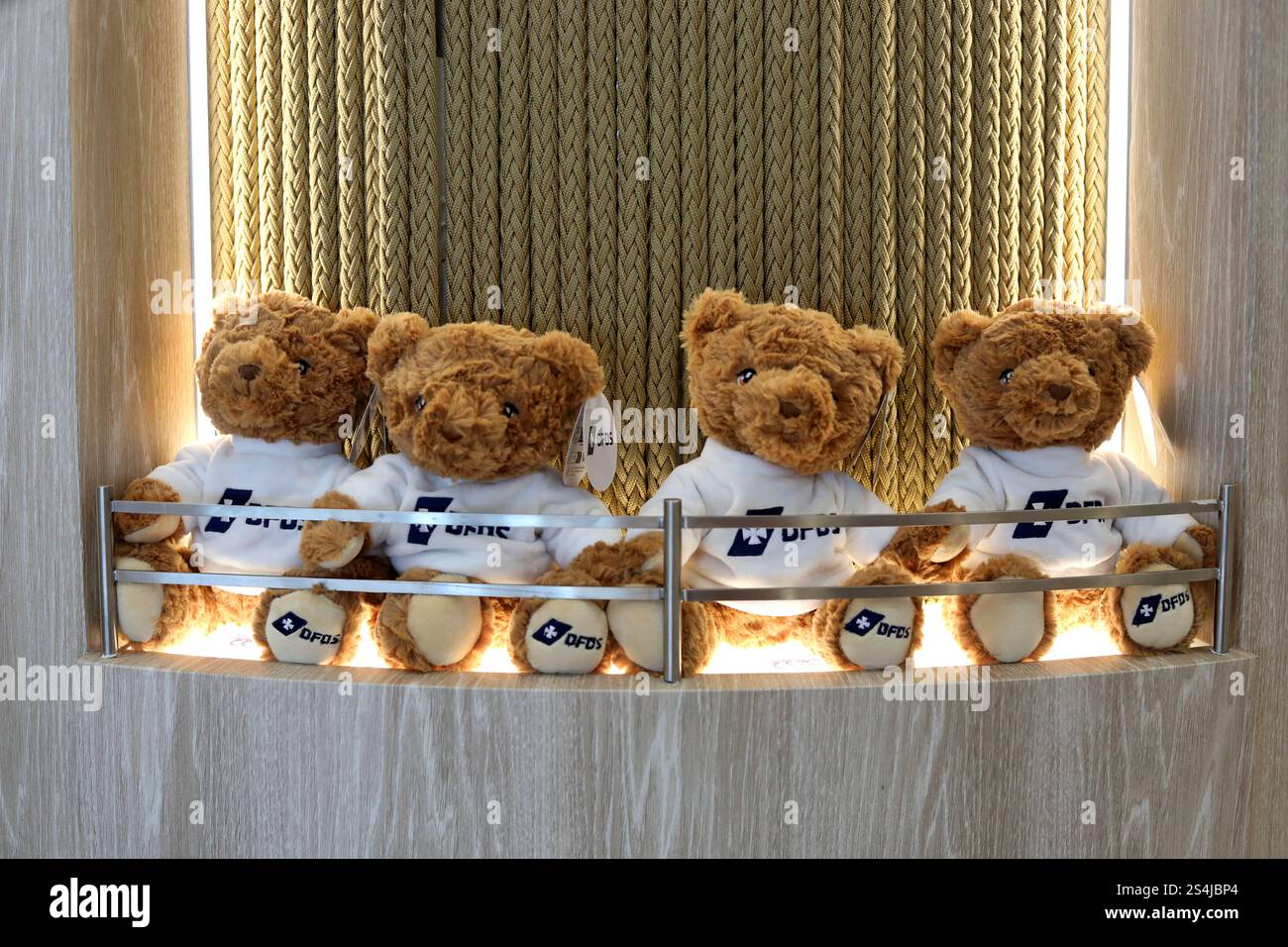 Vista generale della merce di peluche del DFDS Ferry a bordo del traghetto da Newhaven a Dieppe sulla costa meridionale del Regno Unito. Foto Stock