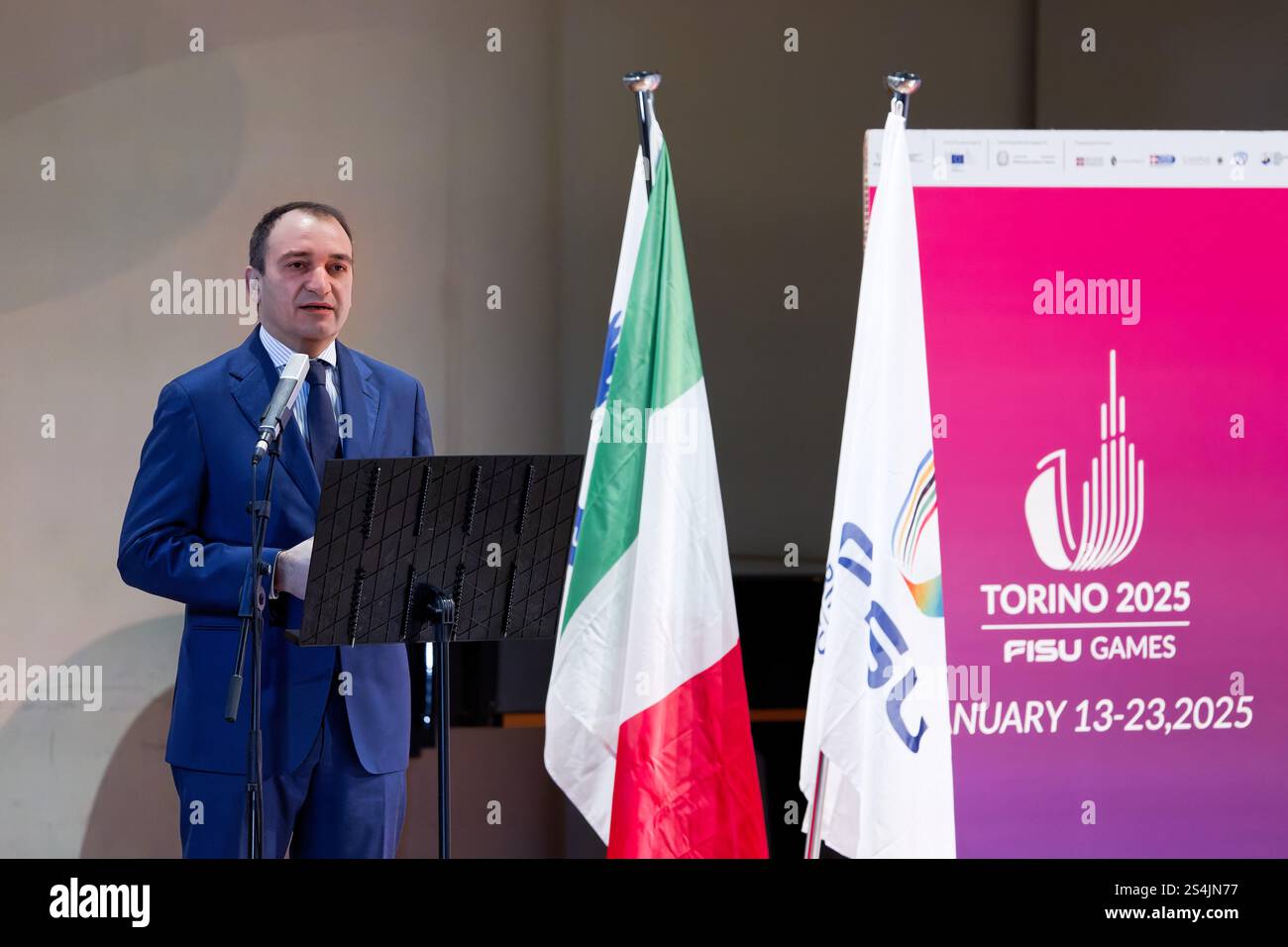 Torino, Italia. 12 gennaio 2025. Il maggiore di Torino, Stefano lo Russo, interviene alla conferenza stampa inaugurale di Torino 2025 FISU World University Games Winter. Credito: M.. Bariona/Alamy Live News Foto Stock