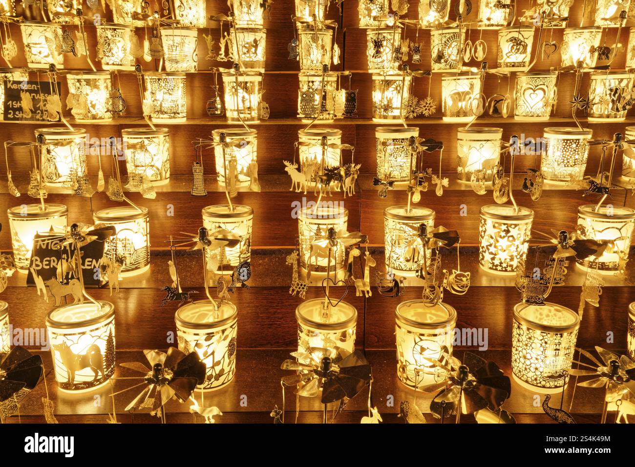 Mulino a candela, mulini a candela, offerta tradizionale, al mercatino di Natale di Norimberga, Norimberga, Franconia media, Baviera, Germania, Europa Foto Stock