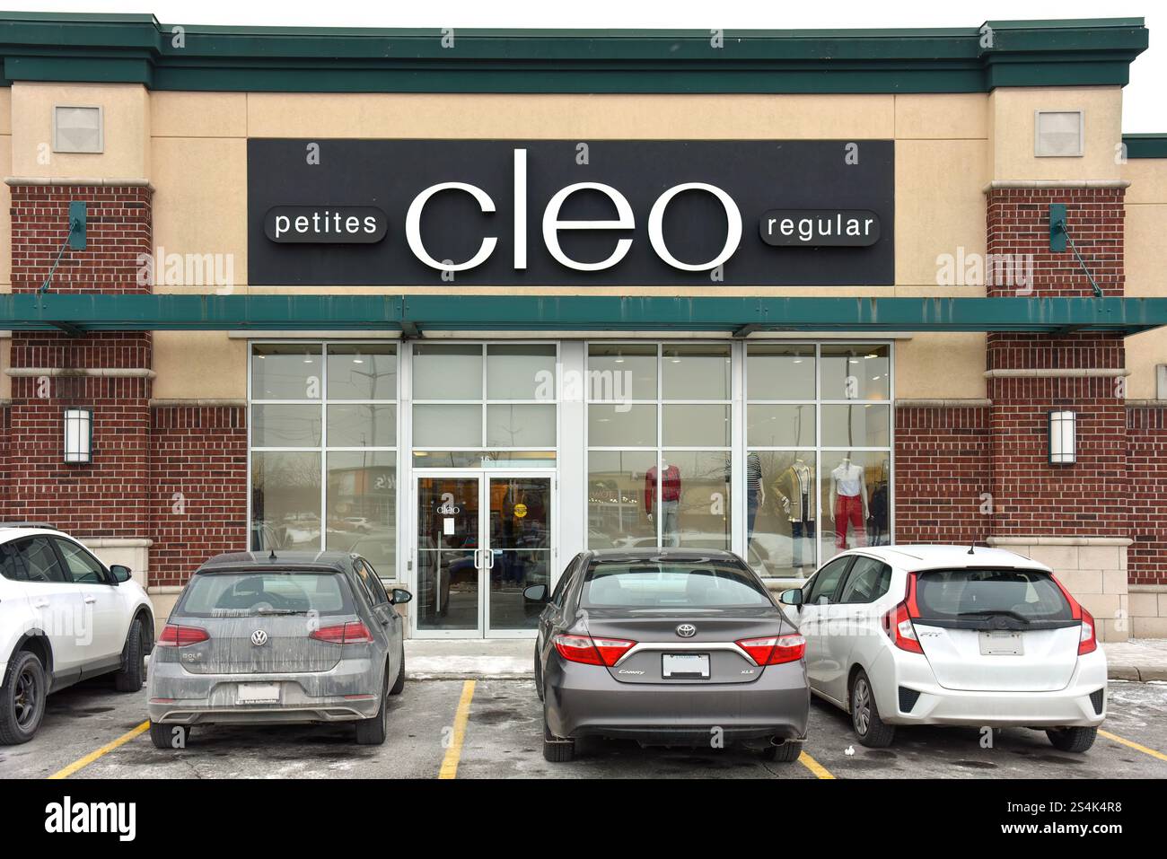 Ottawa, Canada - 12 gennaio 2025: Negozio di moda Cleo presso The Train Yards. La casa madre Comark Holdings ha annunciato che il 9 gennaio chiuderà Foto Stock