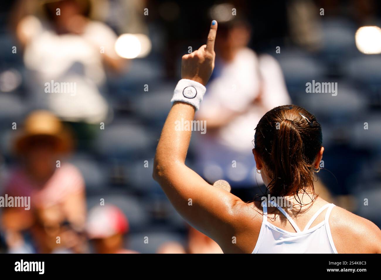 Melbourne, Australia 13.01.25. Jodie Burrage (GBR) festeggia dopo la vittoria del primo turno al Tennis Australian Open 2025 al Melbourne Park. (Foto di Frank Molter) / solo per uso editoriale! Crediti: Frank Molter/Alamy Live News Foto Stock