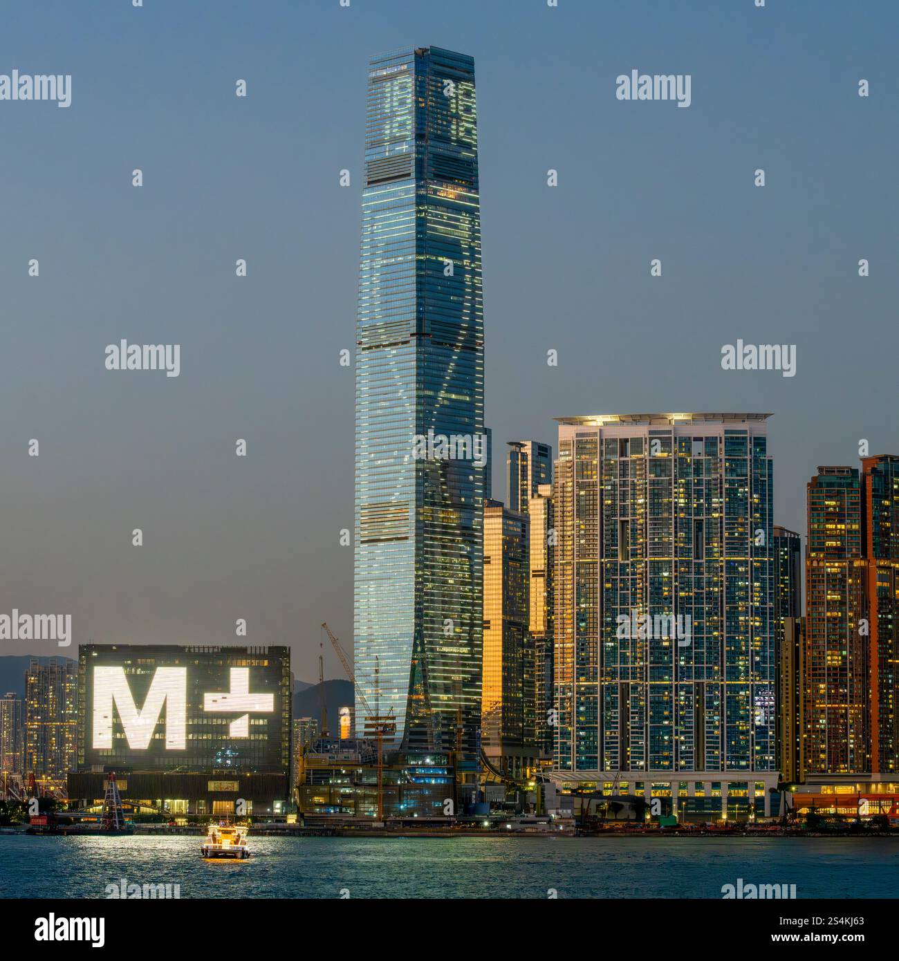 Il nuovo museo M+ di cultura visiva di Hong Kong, Victoria Harbour, Hong Kong, Cina. Foto Stock