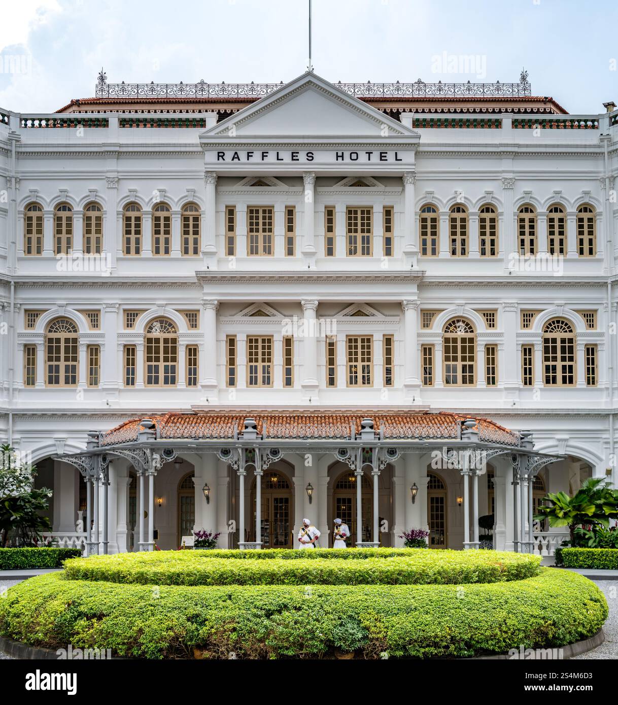 Singapore - 1 luglio 2024: Raffles Hotel, storica destinazione turistica, lussuosa sistemazione, cultura britannica asiatica Foto Stock