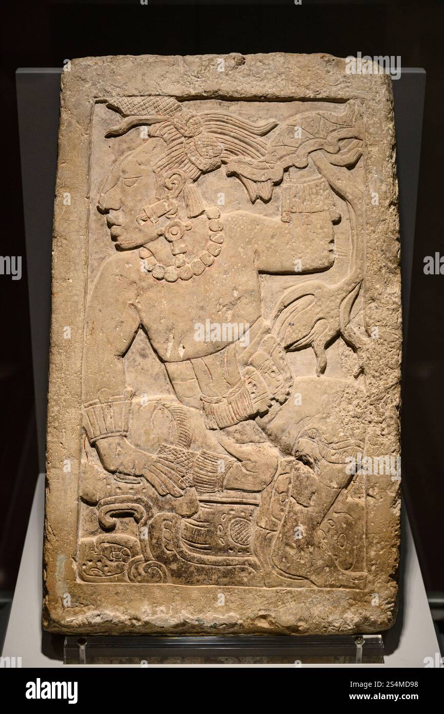 Madrid. Spagna. Rilievo maya in pietra dal trono di re Pakal, alias Estela de Madrid (Stela di Madrid), da Palenque, Messico. Periodo tardo classico Foto Stock