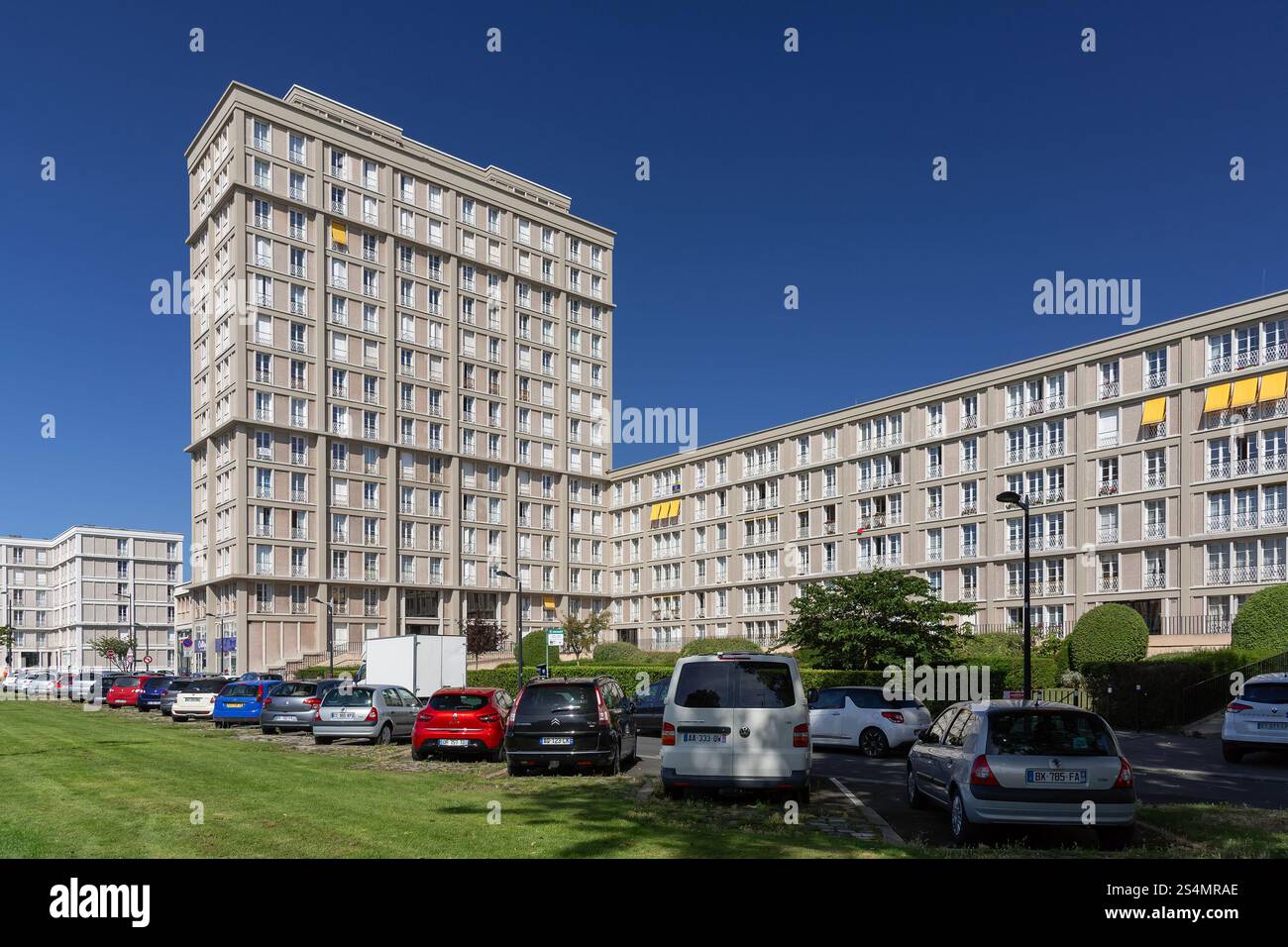 Le Havre, Francia - Vista sugli edifici porte Océane costruiti in cemento armato da Auguste Perret dopo la seconda guerra mondiale nel 1956. Foto Stock