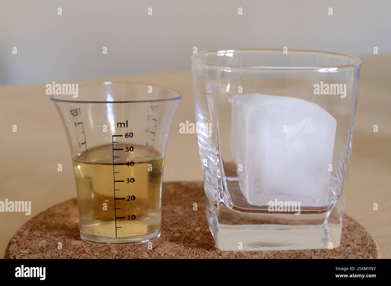 Un bicchiere di whisky Foto Stock