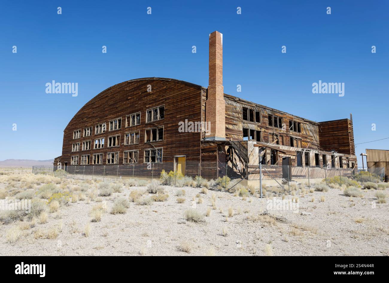 Storicamente originale, 1940s US Army Air Force airfield hangar di legno per aeromobili presso l'ex aeroporto di addestramento di Tonopah, Nye County, Nevada Foto Stock