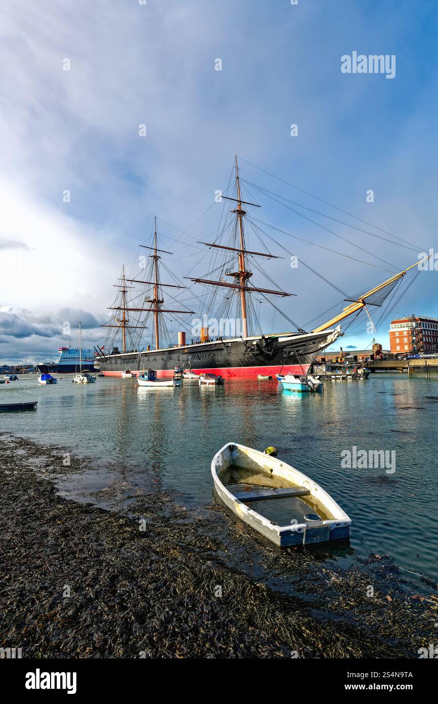 H.M.S. Warrior, la prima nave corazzata corazzata con scafo in ferro della Royal Naval ormeggiata presso lo storico porto di Portsmouth, Hampshire, Inghilterra Foto Stock