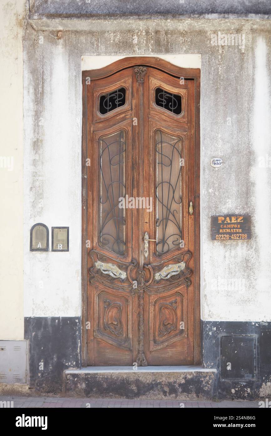 Porta in stile coloniale antico a San Antonio de Areco, Buenos Aires, Argentina. Foto Stock