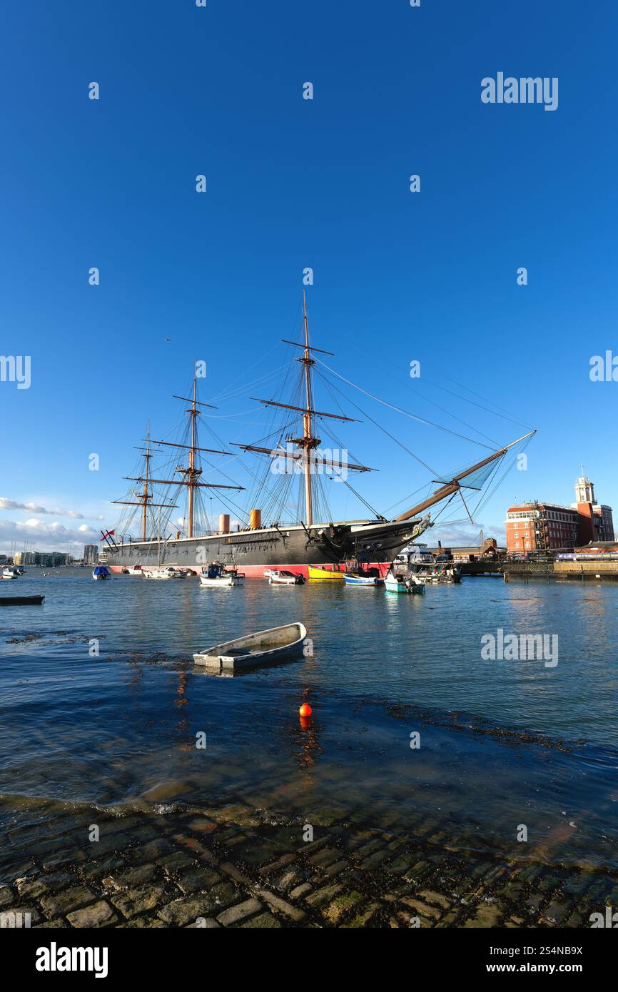 H.M.S. Warrior, la prima nave corazzata corazzata con scafo in ferro della Royal Naval ormeggiata presso lo storico porto di Portsmouth, Hampshire, Inghilterra Foto Stock