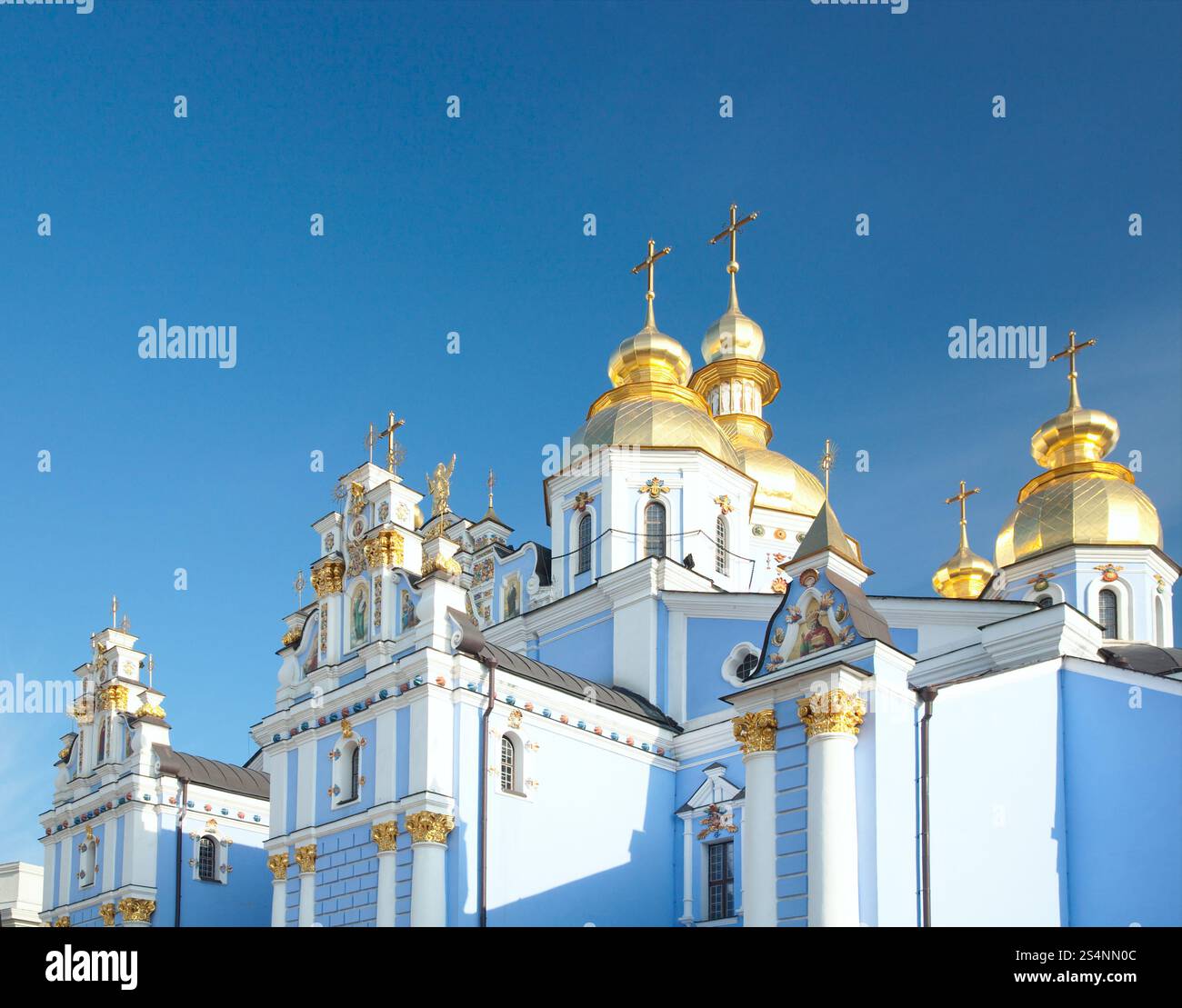 Cupola (parte superiore) di Mykhailivskyj Sobor' (cattedrale ortodossa cristiana). Centro di Kiev, Ucraina." Foto Stock