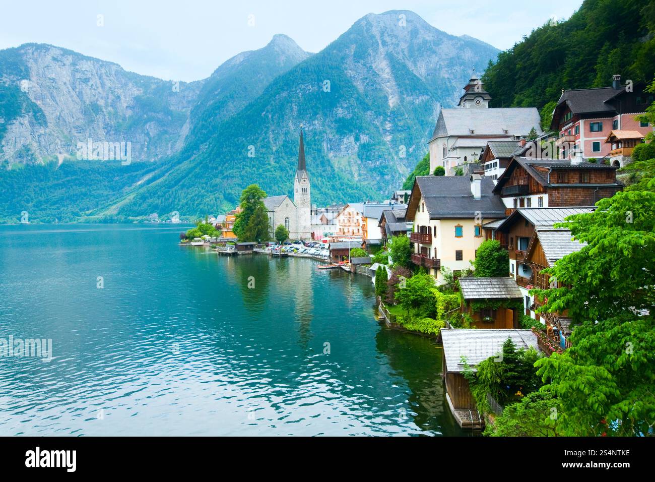 Bella Estate Alpino città di Hallstatt e lago Hallstatter vedere vista (Austria) Foto Stock
