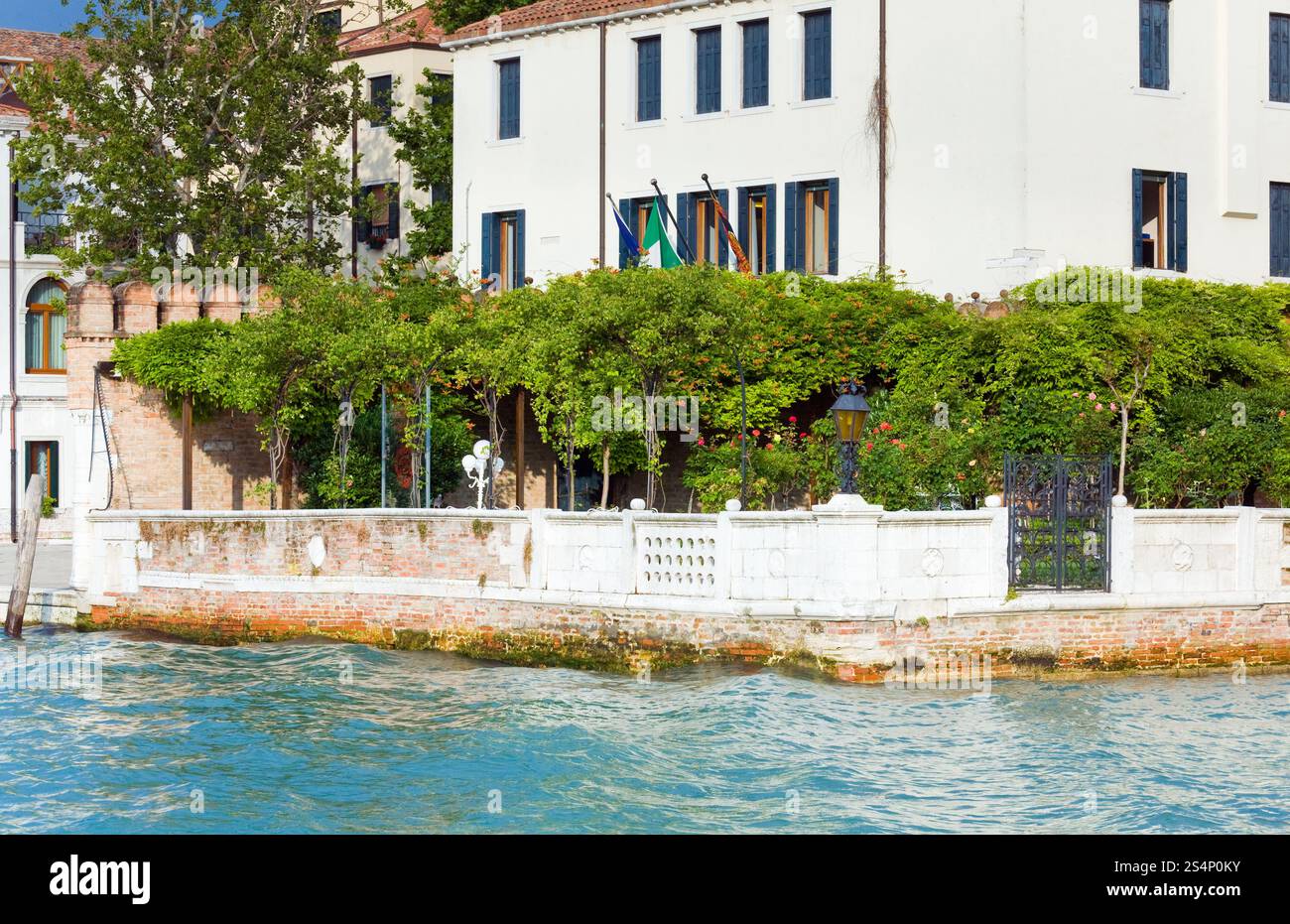 Bella estate veneziana vista Canal, Venezia, Italia Foto Stock