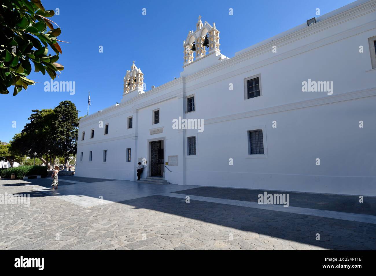Isola di Paros, Grecia - 17 settembre 2024: Panagia Ekatontapyliani , un complesso storico di chiese bizantine a Parikia, sull'isola di Paros, Cicladi Foto Stock