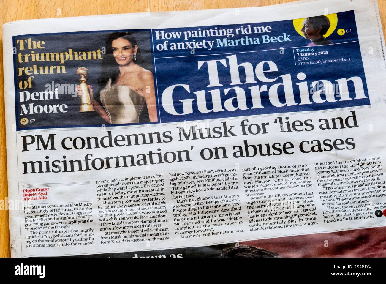 7 gennaio 2025. Il titolo del Guardian legge PM condanna Musk per "bugie e disinformazione" sui casi di abuso. Foto Stock