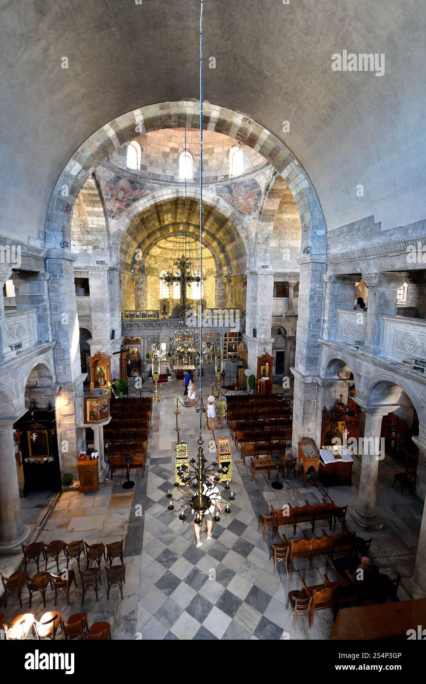 Isola di Paros, Grecia - 17 settembre 2024: All'interno della chiesa Panagia Ekatontapyliani , storico complesso bizantino a Parikia, sull'isola di Foto Stock