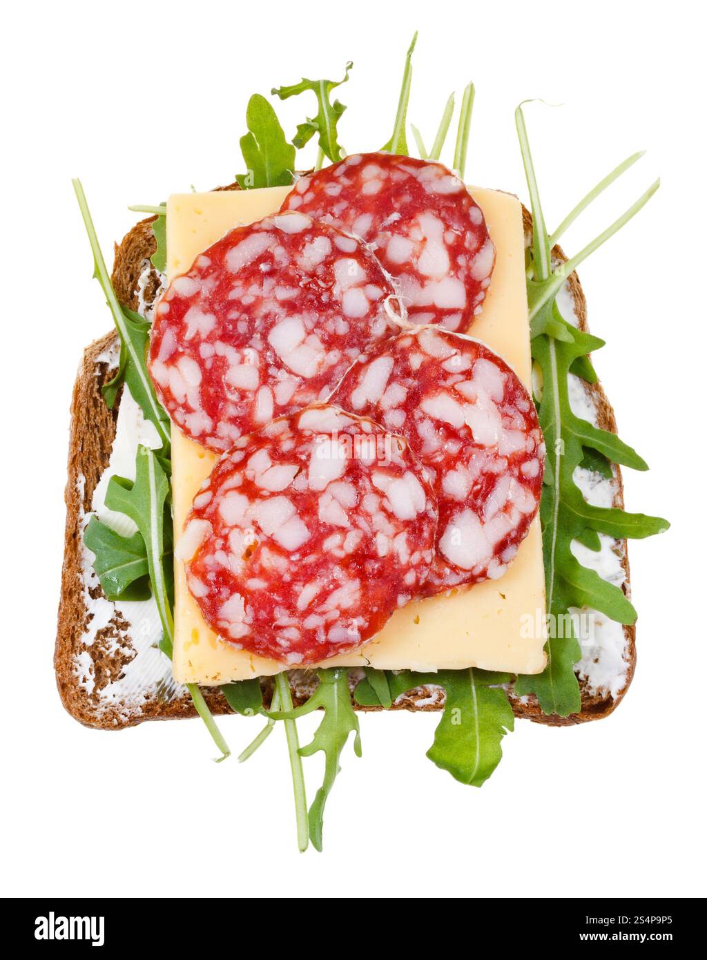 Sandwich di pane marrone, salame, formaggio e insalata verde isolato su sfondo bianco Foto Stock