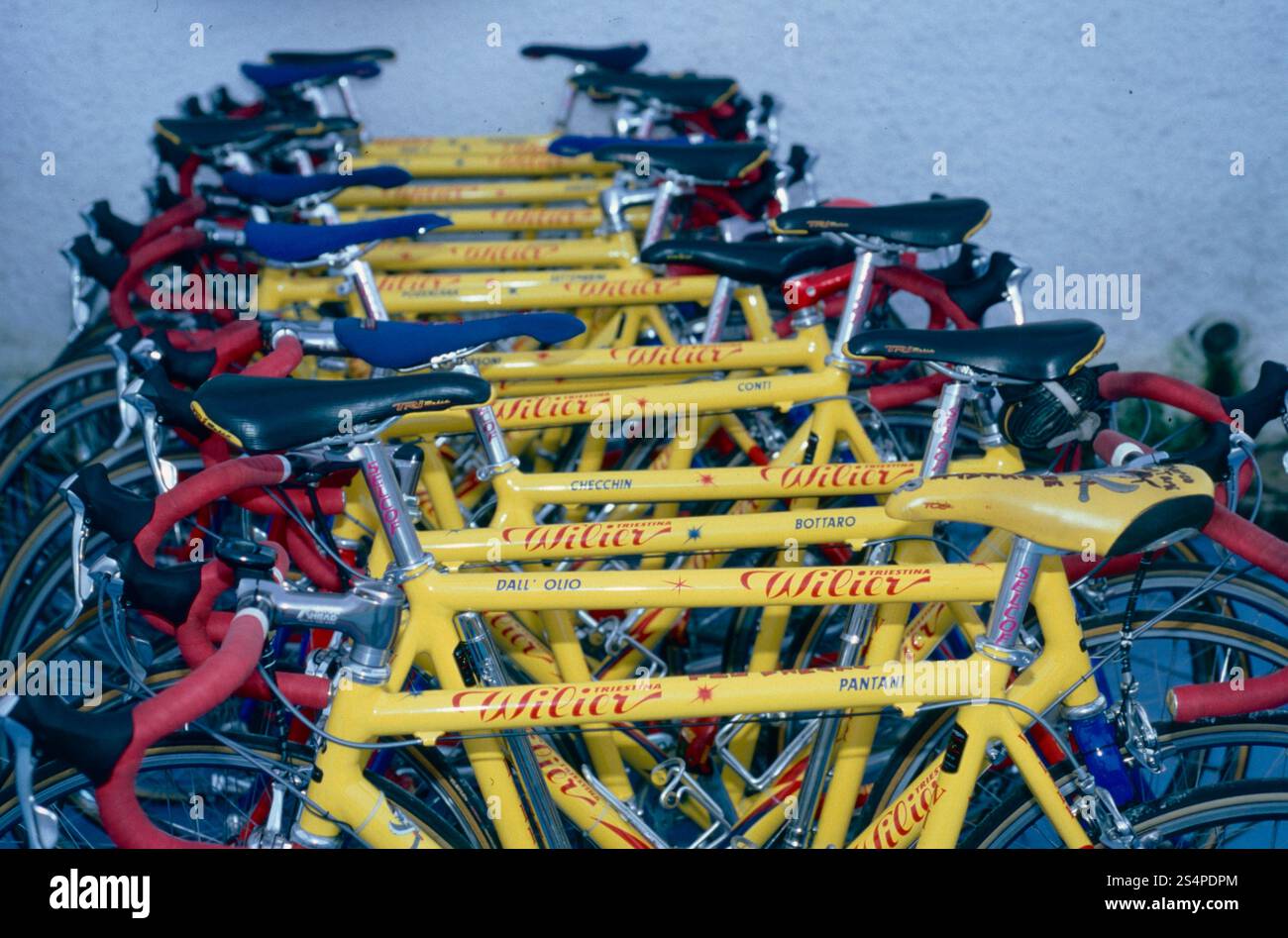 Le moto del team ciclistico professionale italiano Mercatone uno, 1997 Foto Stock